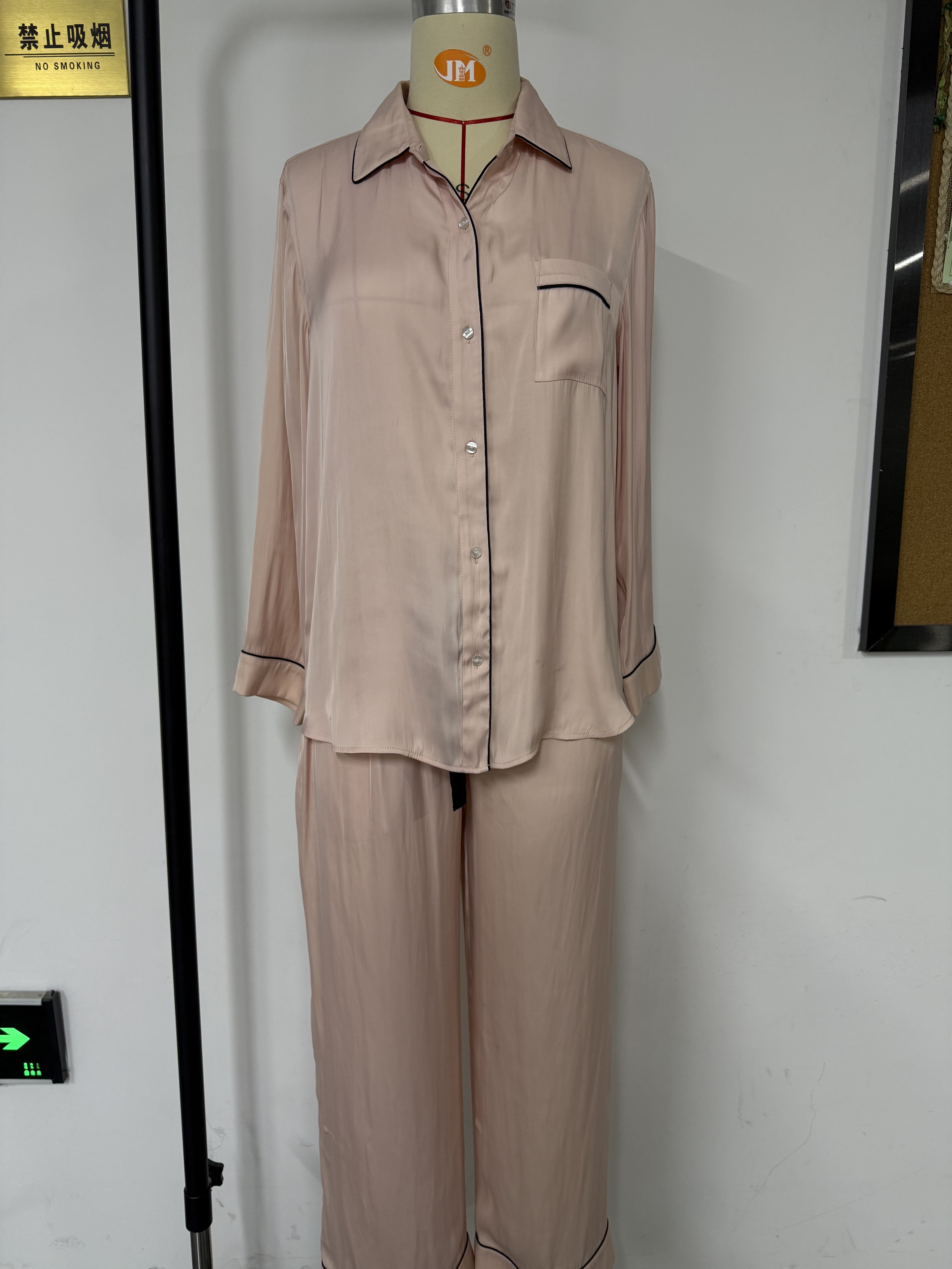 Finding the Right Wholesale Sleepwear Supplier for Stylish Comfort
